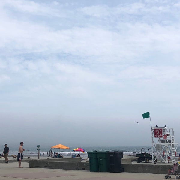 Das Foto wurde bei Easton Beach Snack Bar von Amy E. am 6/29/2019 aufgenommen