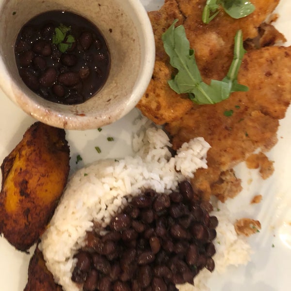 Снимок сделан в Madera Cuban Grill &amp; Steakhouse пользователем Amy E. 11/9/2018