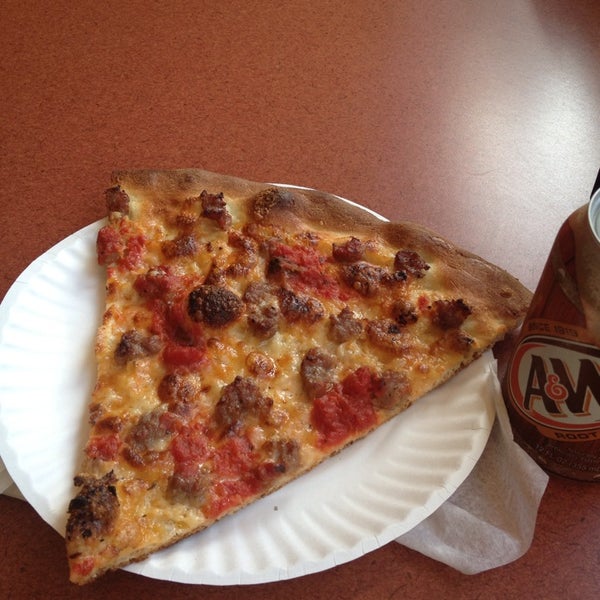 6/22/2013 tarihinde Derek D.ziyaretçi tarafından Frankie&#39;s Gourmet Pizza'de çekilen fotoğraf