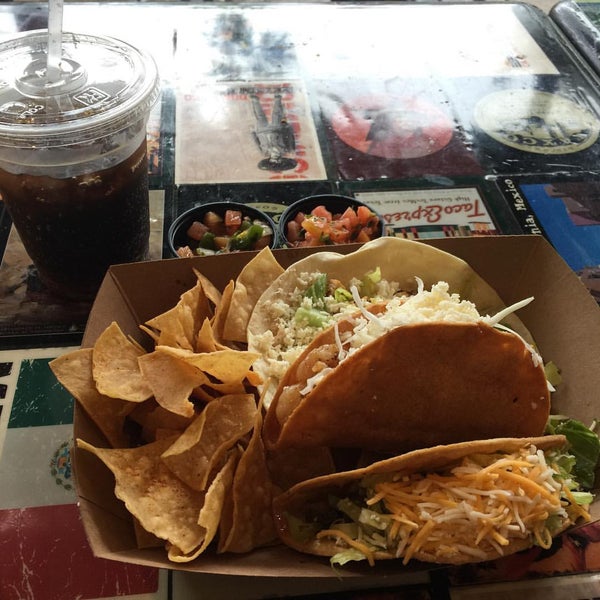 Photo taken at Picante! Fresh Mexican Grill by Derek D. on 10/3/2015