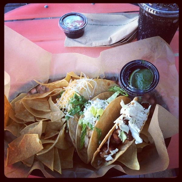 รูปภาพถ่ายที่ Picante! Fresh Mexican Grill โดย Derek D. เมื่อ 6/27/2014