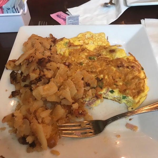 Photo taken at Times Square Diner by Danilo F. on 3/22/2018