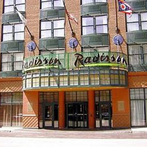 2/27/2013 tarihinde Kirziyaretçi tarafından Radisson Hotel Cleveland-Gateway'de çekilen fotoğraf