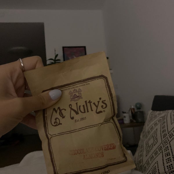 Foto tirada no(a) McNulty&#39;s Tea &amp; Coffee Co por Daniela V. em 11/17/2019