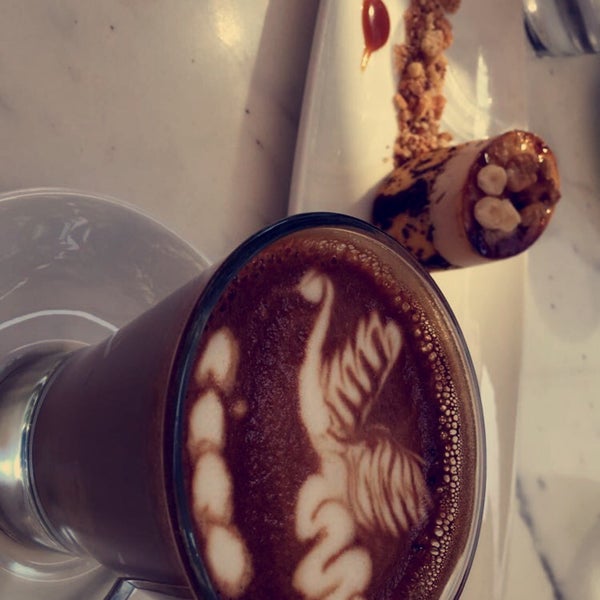 Foto diambil di Guylian Café oleh Mohaned pada 1/12/2019