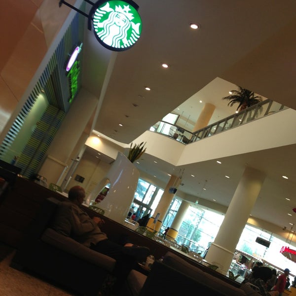 Foto scattata a Starbucks da Chin C. il 3/1/2013