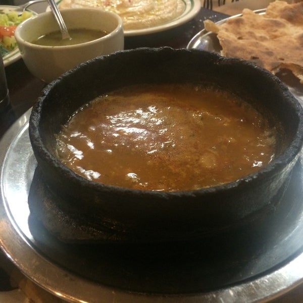 Das Foto wurde bei Yemen Cafe &amp; Restaurant von Ebtesam A. am 6/22/2014 aufgenommen
