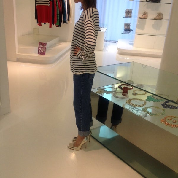 Foto tomada en LIBERTY concept store  por Nastyulya el 7/25/2014