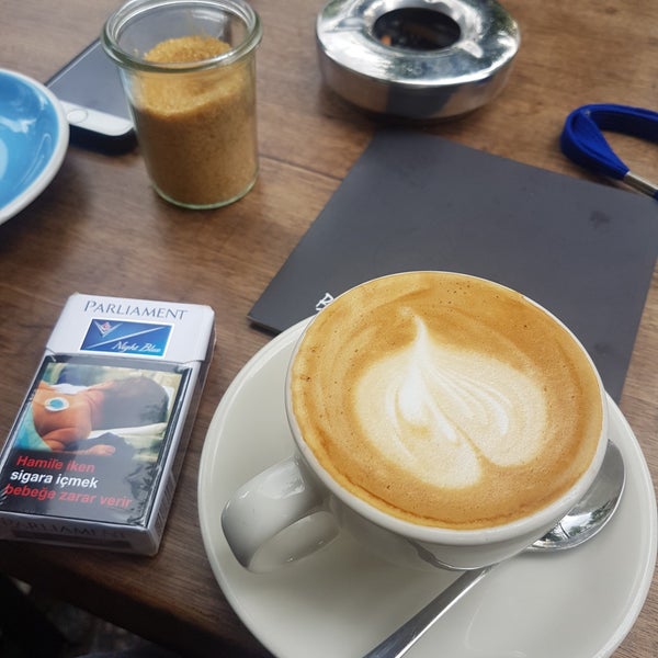 Foto tirada no(a) bagel, coffee &amp; culture por Rukiye Ö. em 6/23/2018