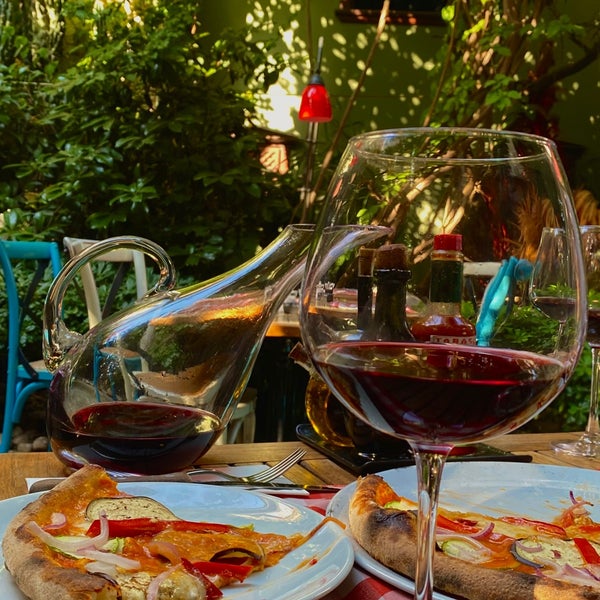 6/4/2022 tarihinde Esra S.ziyaretçi tarafından Il Vicino Pizzeria'de çekilen fotoğraf