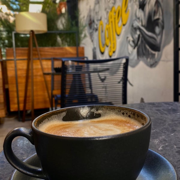 Foto tirada no(a) Monk Coffee &amp; More por Esra S. em 10/31/2021