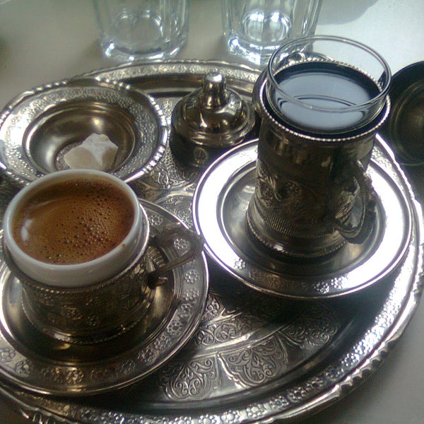 Hizmet yemek herşey harikaydı ama Türk kahvesi çok soğuktu..