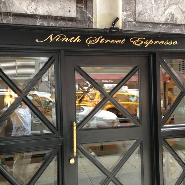 Foto tirada no(a) Ninth Street Espresso por Nick I. em 7/10/2013