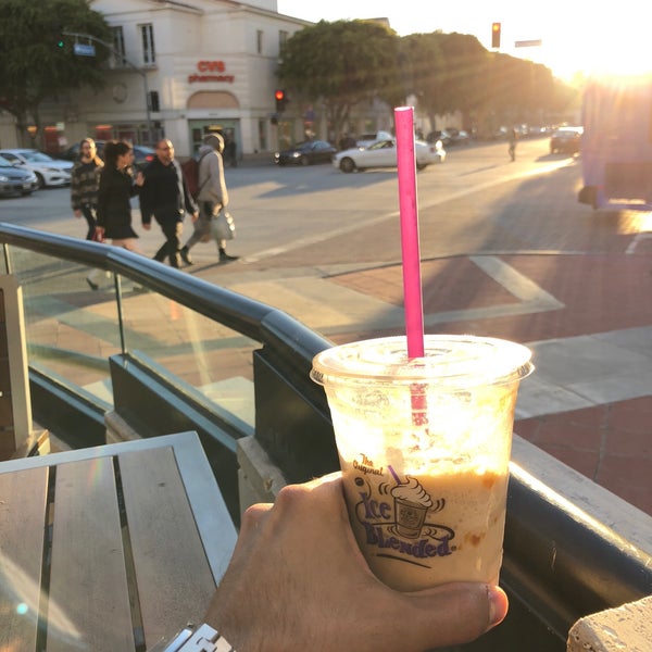 Photo taken at The Coffee Bean &amp; Tea Leaf by ABDULLAH ✈️ on 3/24/2018