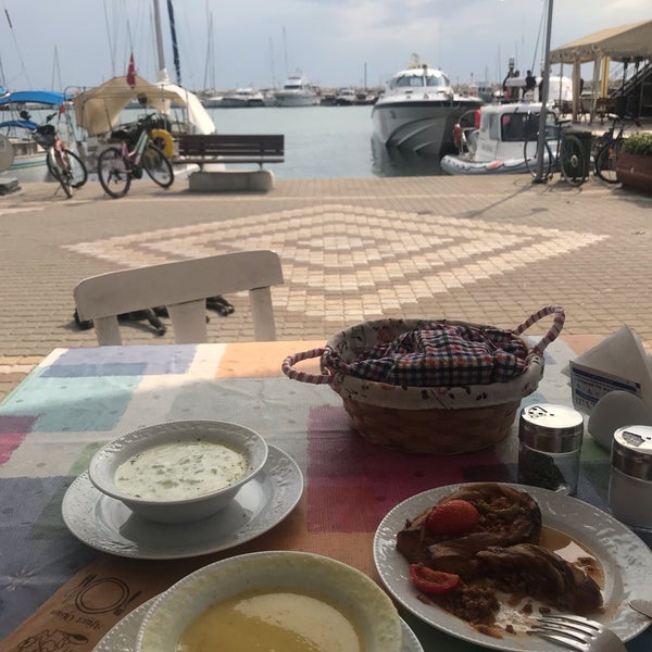Foto tirada no(a) Deniz Kızı Coffee &amp; Fast Food por Ayşegül İ. em 10/13/2018