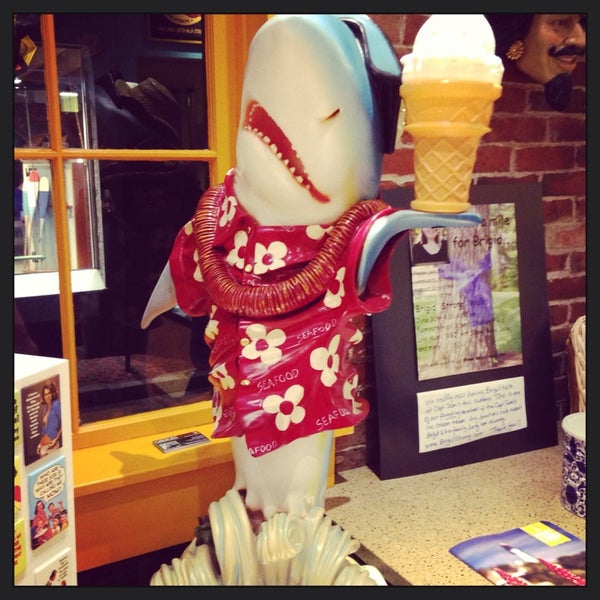 Photo taken at Captain Sam&#39;s Ice Cream by Lauren B. on 7/5/2013