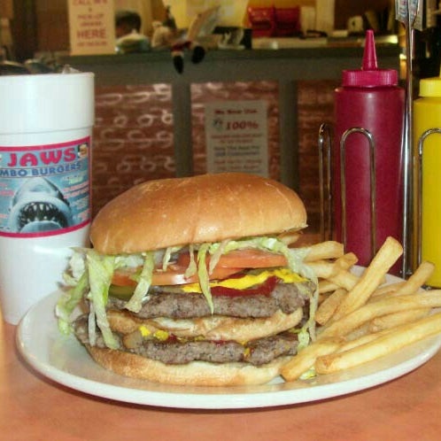 3/12/2016에 Justin E.님이 Jaws Jumbo Burgers에서 찍은 사진
