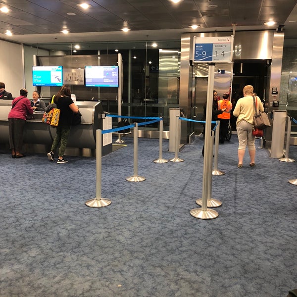 File:Global Entry Kiosk Miami International Airport (8677452049