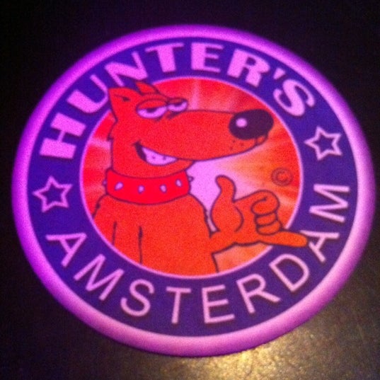 รูปภาพถ่ายที่ Hunter&#39;s Bar โดย Telis T. เมื่อ 9/17/2012