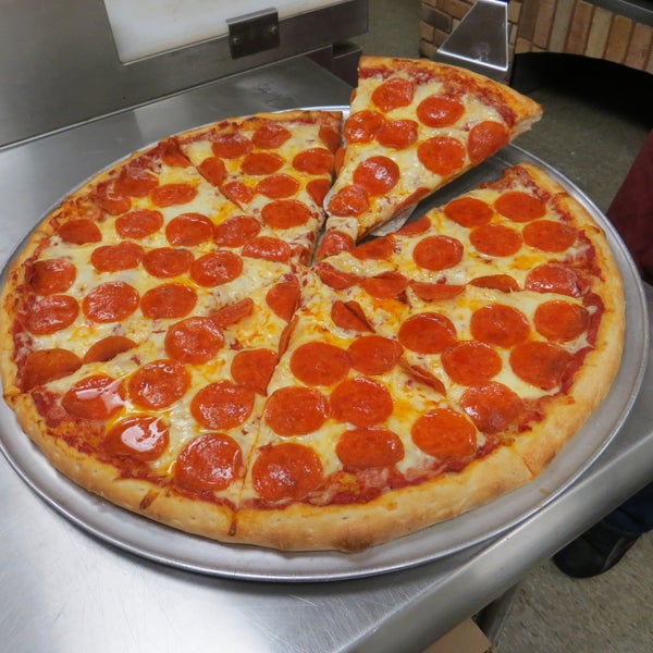 Das Foto wurde bei Jozeppi&#39;s Pizzeria von Jozeppi&#39;s Pizzeria am 5/11/2014 aufgenommen