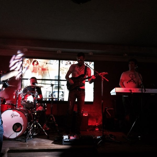 รูปภาพถ่ายที่ Malinki Night Club โดย Michael เมื่อ 7/10/2014