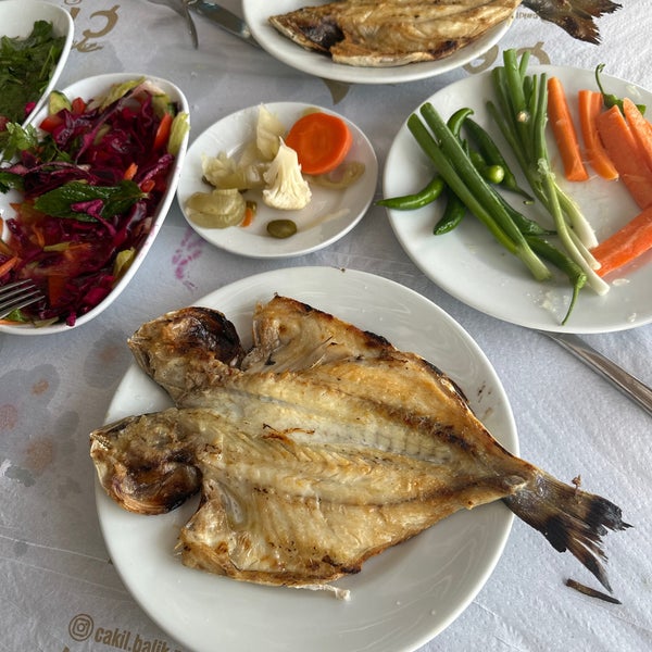 Foto diambil di Çakıl Restaurant oleh Yakup A. pada 4/22/2023
