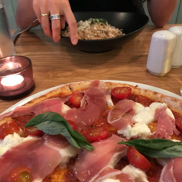 6/17/2018 tarihinde Paolo B.ziyaretçi tarafından Nenno Pizza'de çekilen fotoğraf