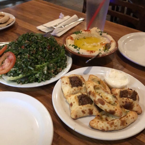 Das Foto wurde bei Aladdin Mediterranean Restaurant von Moaath ♒️ am 8/23/2019 aufgenommen