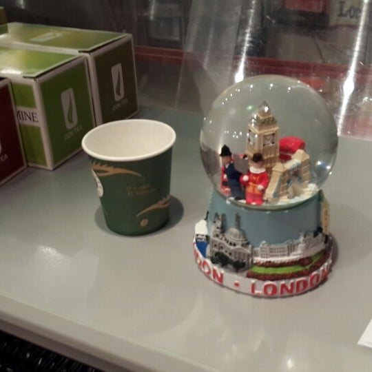 9/16/2013 tarihinde Vitalyziyaretçi tarafından Британские сувениры / British Souvenirs'de çekilen fotoğraf