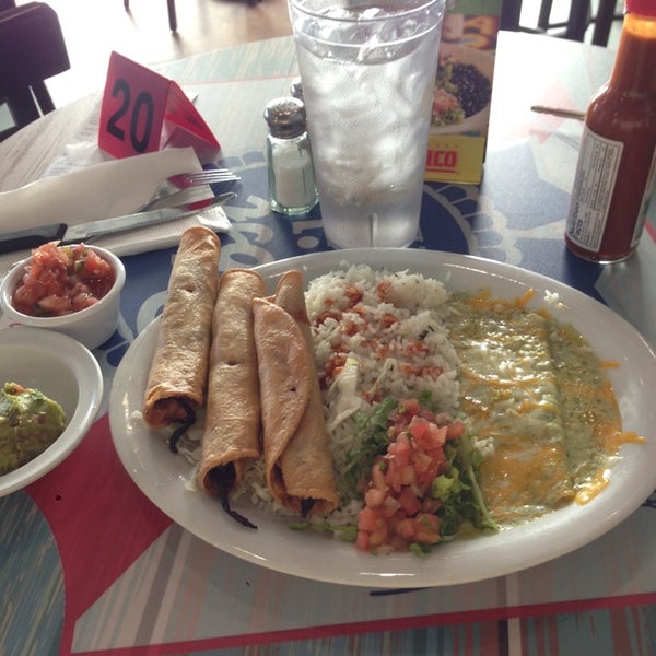 7/16/2013 tarihinde Nic V.ziyaretçi tarafından Wahoo&#39;s Fish Taco'de çekilen fotoğraf