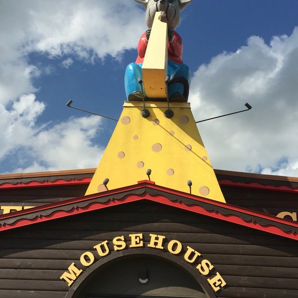 Foto tirada no(a) Mousehouse Cheesehaus por Eric W. em 9/6/2016