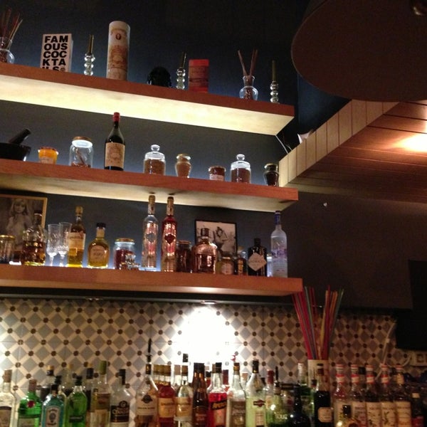 1/27/2013にDimitra V.がΜουστάκι Barで撮った写真