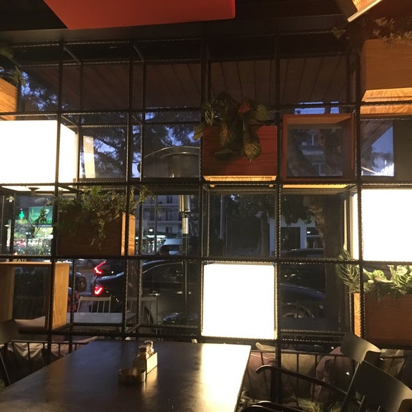 Foto tirada no(a) Koukounari Restaurant por Dimitra V. em 2/14/2017