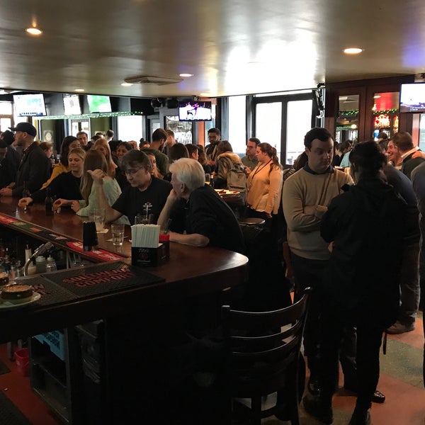 Foto diambil di Smith&#39;s Bar &amp; Restaurant oleh ALAN P. pada 4/2/2018