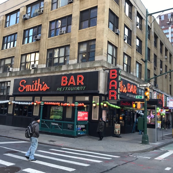 Foto tomada en Smith&#39;s Bar &amp; Restaurant  por ALAN P. el 4/2/2018