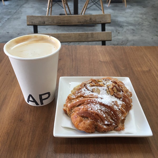 Foto tirada no(a) AP Café por Ory B. em 1/25/2016