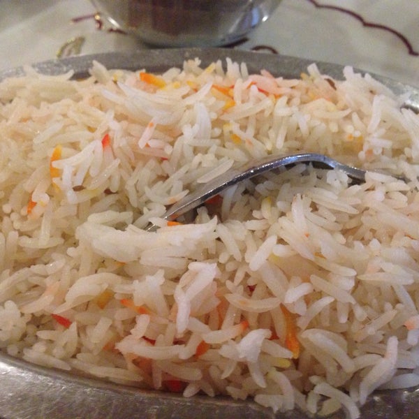 Foto tirada no(a) India Quality Restaurant por Cherry T. em 3/16/2014