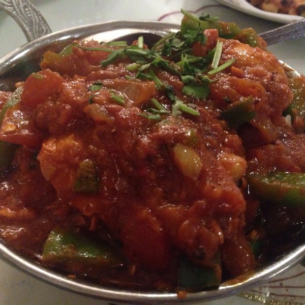 Снимок сделан в India Quality Restaurant пользователем Cherry T. 3/16/2014