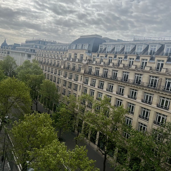 Foto tirada no(a) Paris Marriott Opera Ambassador Hotel por Jojo em 4/20/2024