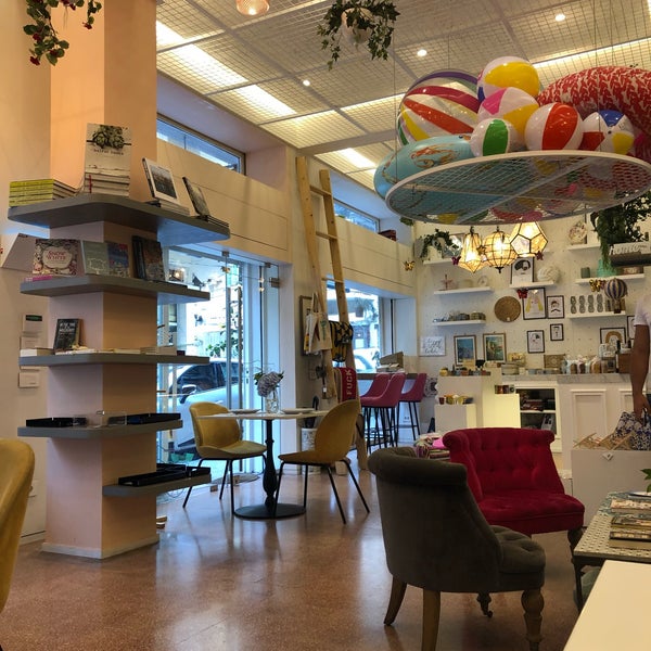 รูปภาพถ่ายที่ Home Sweet Home Café And Store โดย Muhammed เมื่อ 6/25/2019