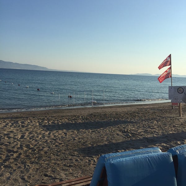 Foto tirada no(a) Tuna Beach por Gülşah A. em 6/15/2017
