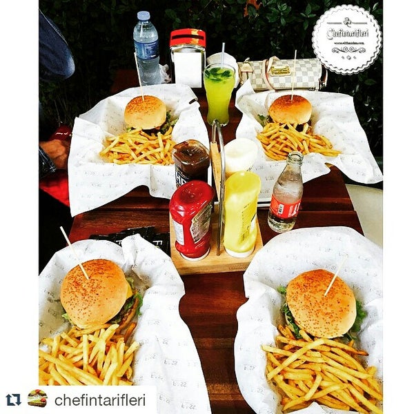 รูปภาพถ่ายที่ Fess Burger โดย Belma A. เมื่อ 9/19/2015