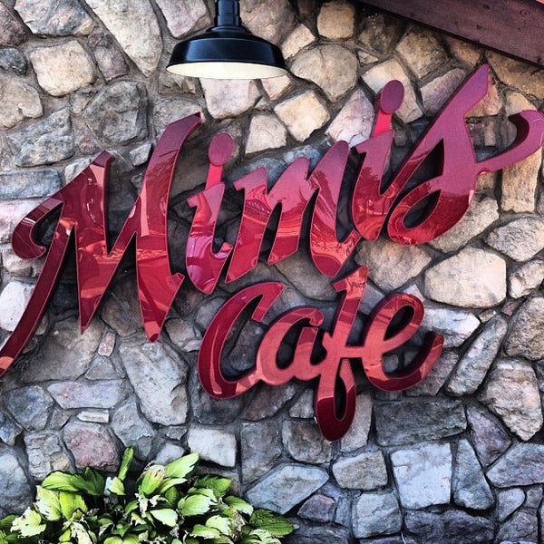 Photo taken at Mimi&#39;s Cafe by Fanie P. on 2/15/2013