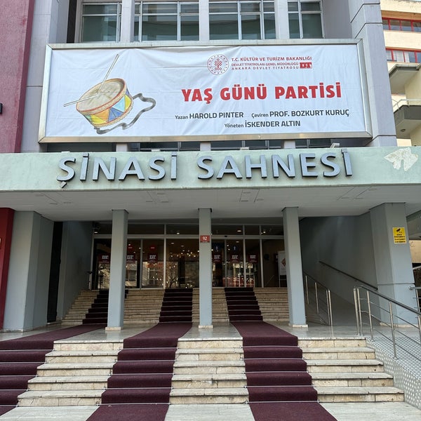 Foto scattata a Şinasi Sahnesi da Umut Y. il 1/14/2023