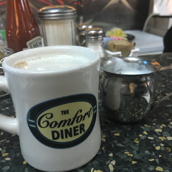 Photo taken at Comfort Diner by Cristina B. on 8/19/2018