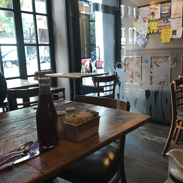 รูปภาพถ่ายที่ Bluebell Cafe โดย Cristina B. เมื่อ 8/31/2018