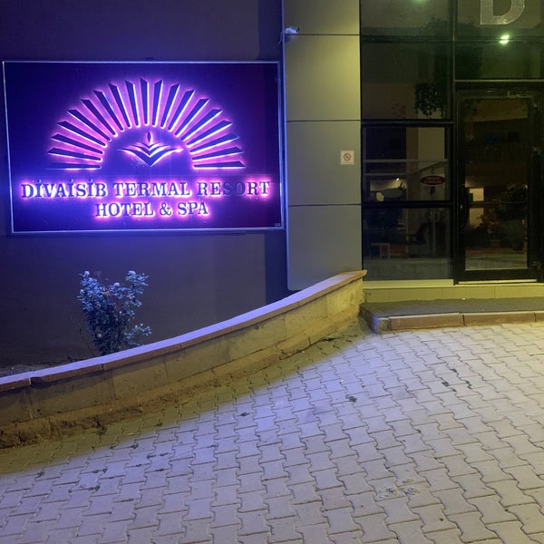 Foto tomada en Divaisib Termal Resort Hotel &amp; Spa  por Fatih el 7/14/2021