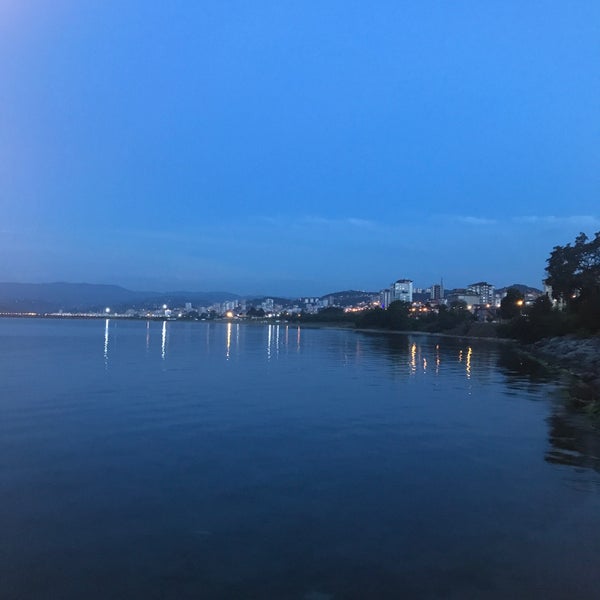 Das Foto wurde bei Fatsalı Hünkar Restoran von Eda Ş. am 6/17/2018 aufgenommen