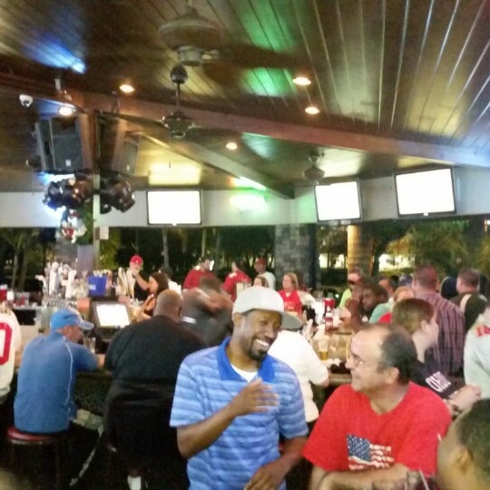 Photo taken at Bru&#39;s Room Sports Grill - Coral Springs by Jay R. on 1/2/2015