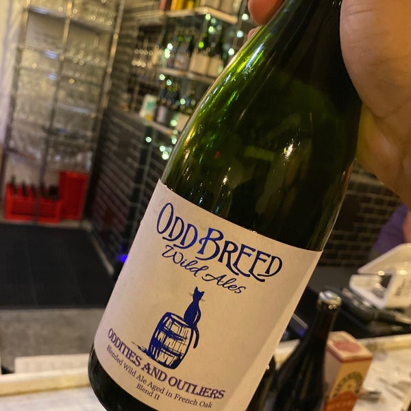 Photo taken at Odd Breed Wild Ales by Luis C. on 3/3/2022